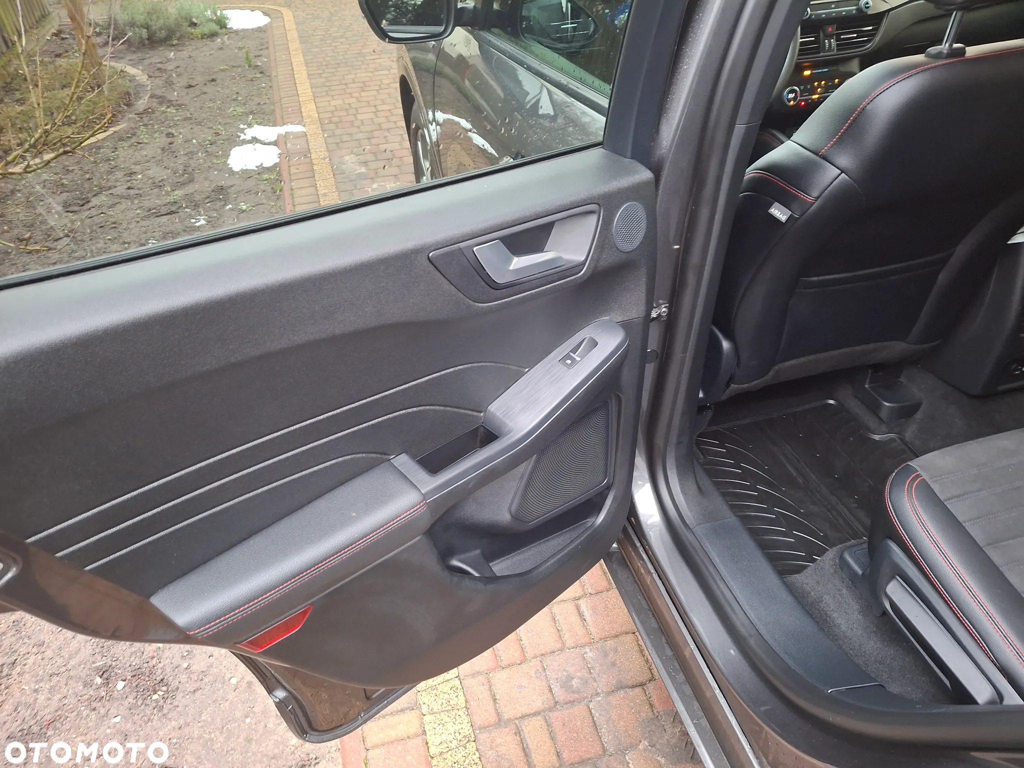 Ford Kuga 1.5 EcoBoost ST-LINE X - 5