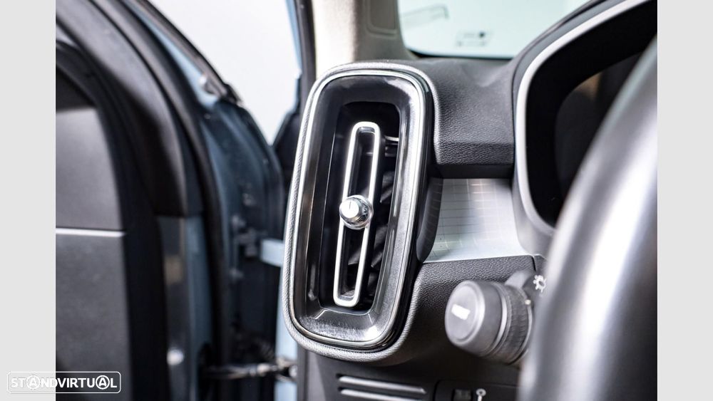 Volvo XC 40 1.5 T3 Momentum Plus — fotografia 12