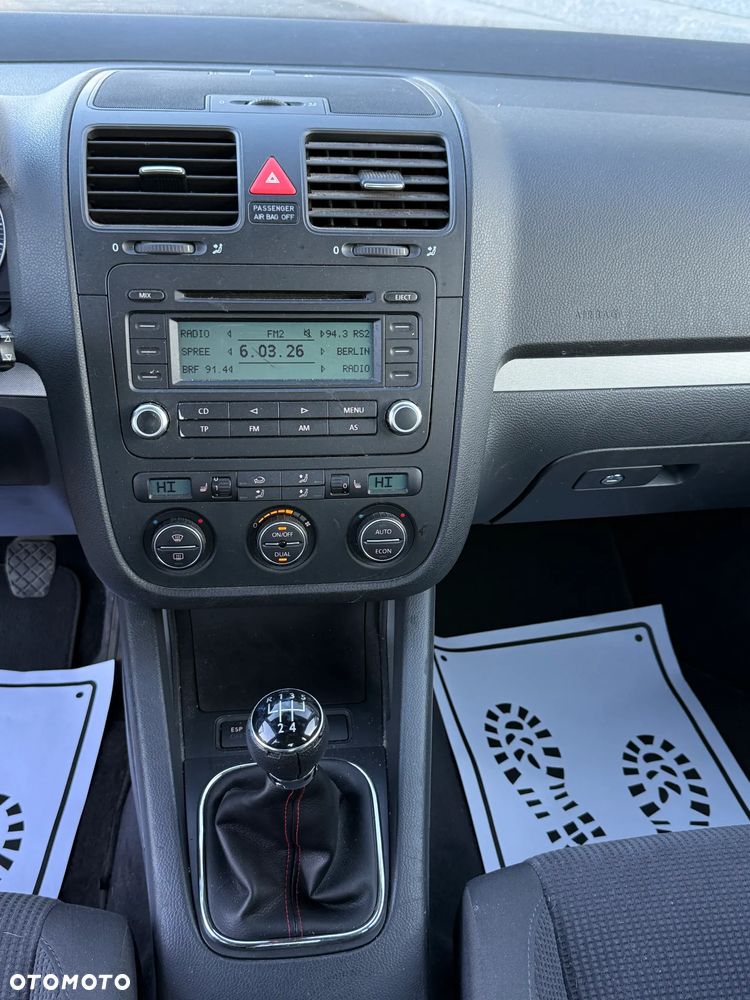 Volkswagen Jetta - 11