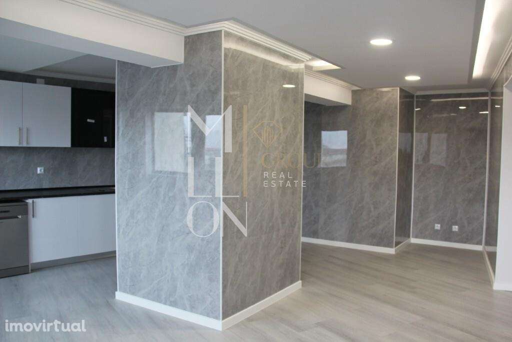 Apartamento T4 convertido em T3 de 255 M2, totalmente renovado - Grande imagem: 2/27