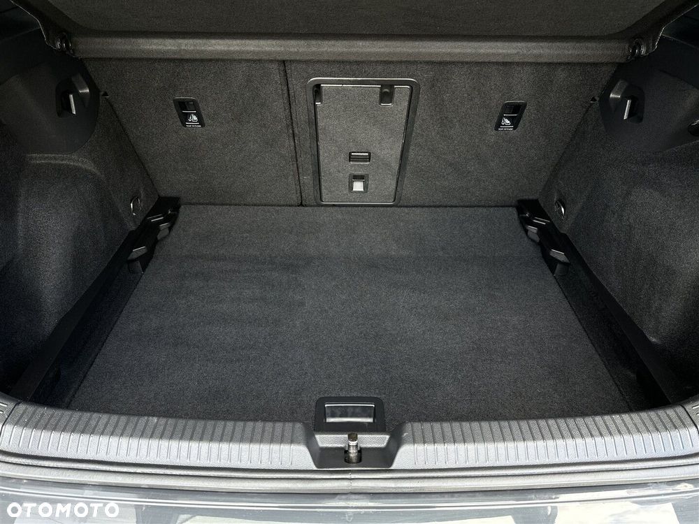 Volkswagen Golf - 10