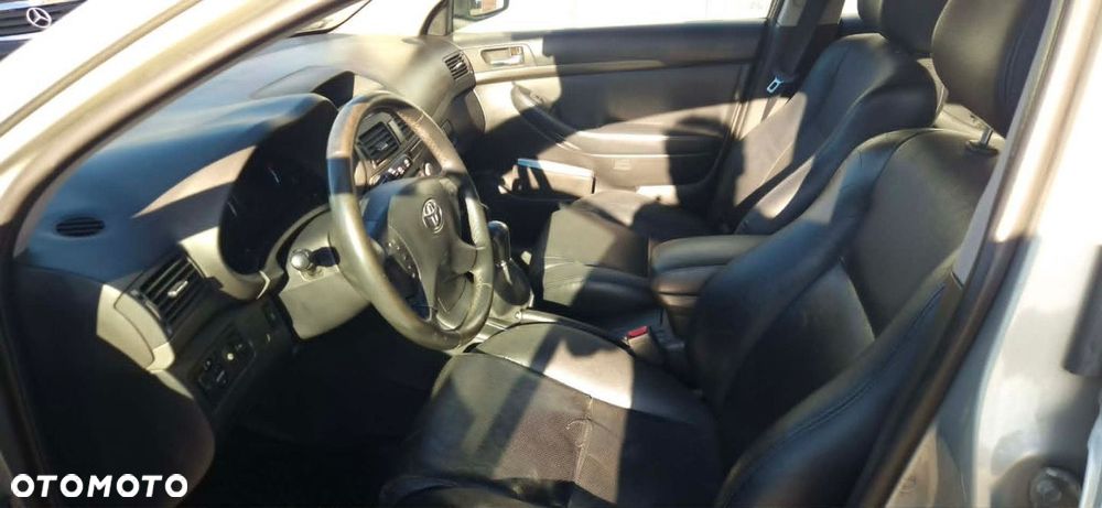 Toyota Avensis - 6