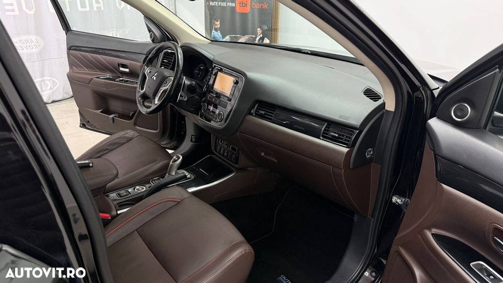 Mitsubishi Outlander 2.0 4WD Plug-In Hybrid - 8