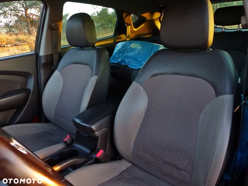 Hyundai ix35 2.0 4WD Premium - 21