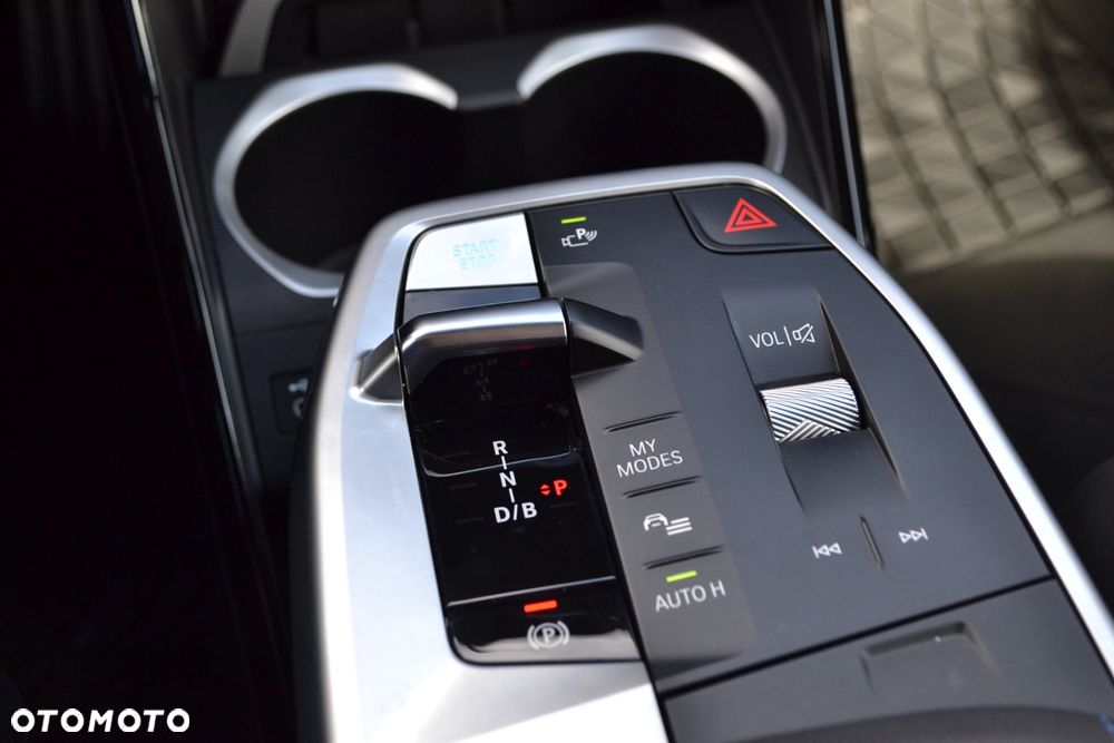 BMW iX1 xDrive30 66.5kWh M Sport - 27