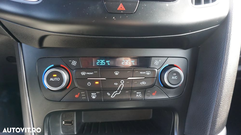 Ford Focus 1.0 EcoBoost Start-Stopp-System ST-LINE DESIGN - 29