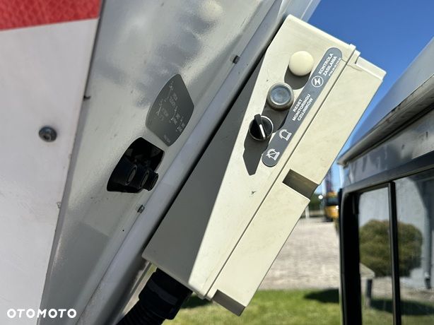 Land Rover Defender - 34