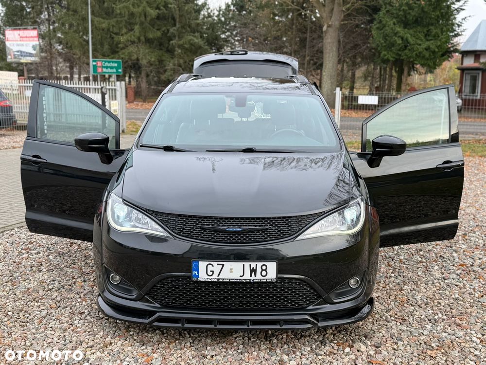 Chrysler Pacifica - 26