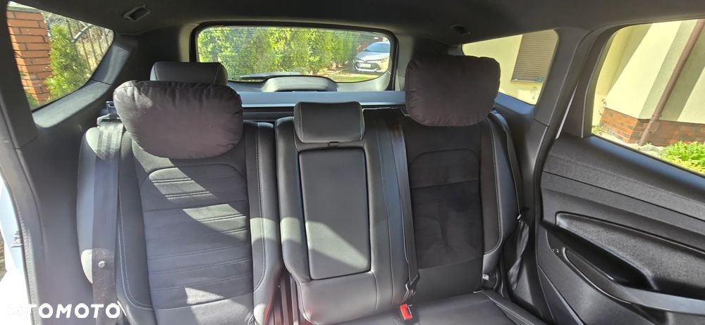 Ford Kuga 2.0 TDCi 2x4 ST-Line - 29