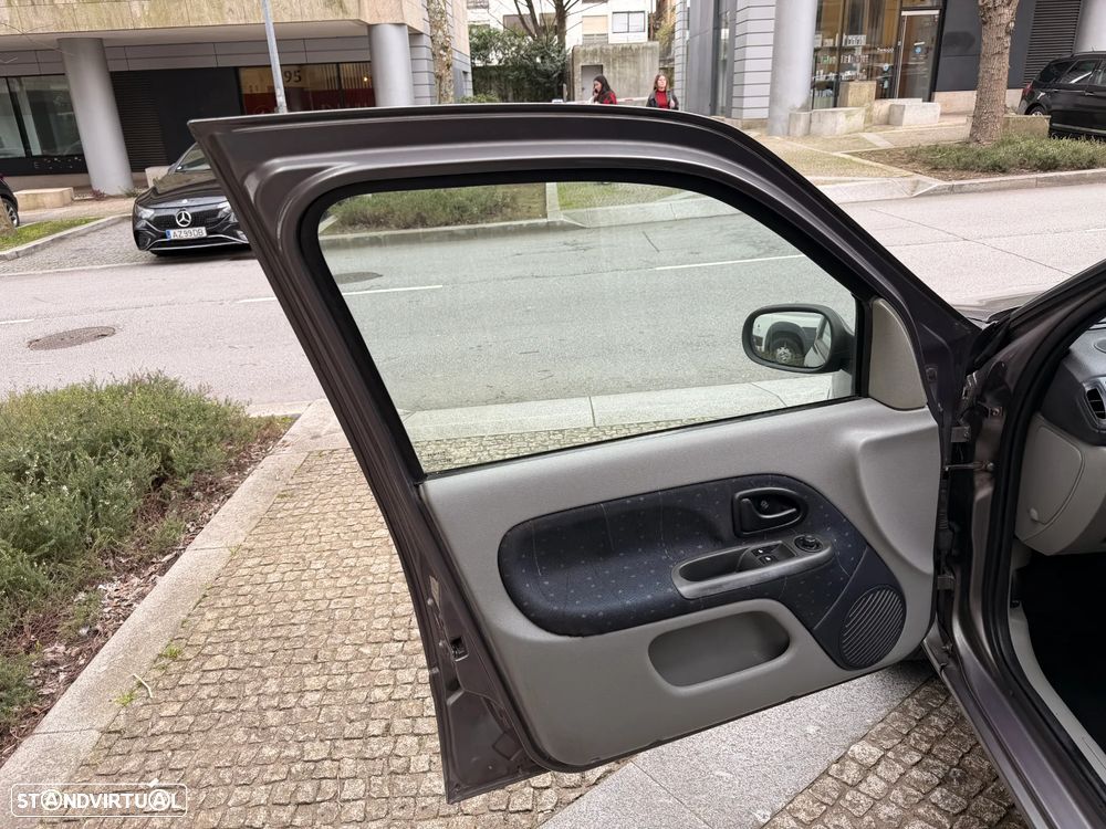 Renault Clio 1.2 16V Extreme - 11