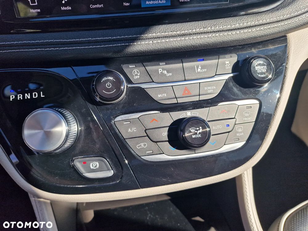 Chrysler Pacifica - 15