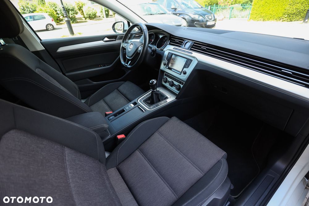 Volkswagen Passat 2.0 TDI SCR BlueMotion Technology 4Motion Trendline - 24