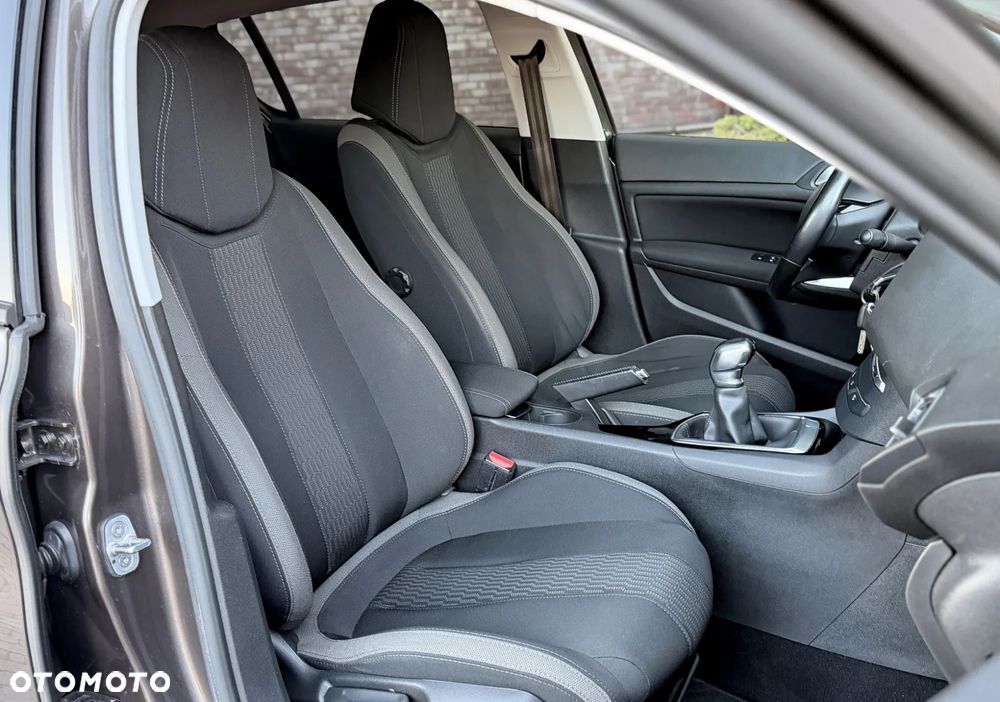 Peugeot 308 1.2 PureTech GPF Allure S&S - 27