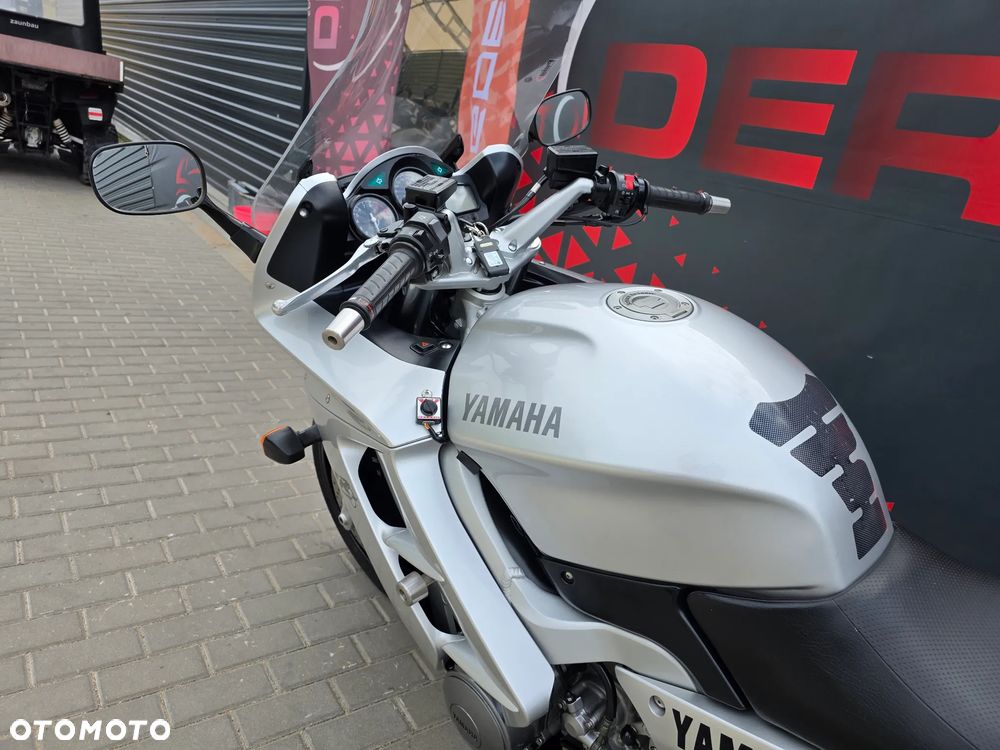 Yamaha FJR - 9