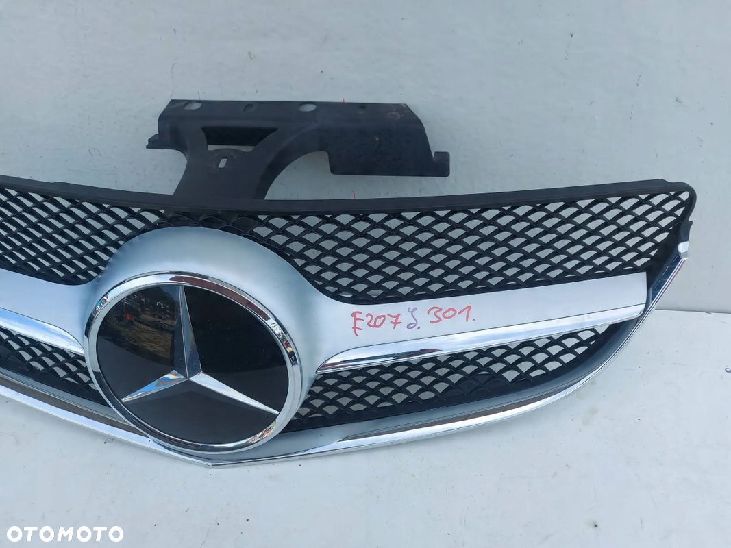 Mercedes-Benz E klasa coupe Lift C207 W207 Grill Atrapa Distronic - 2