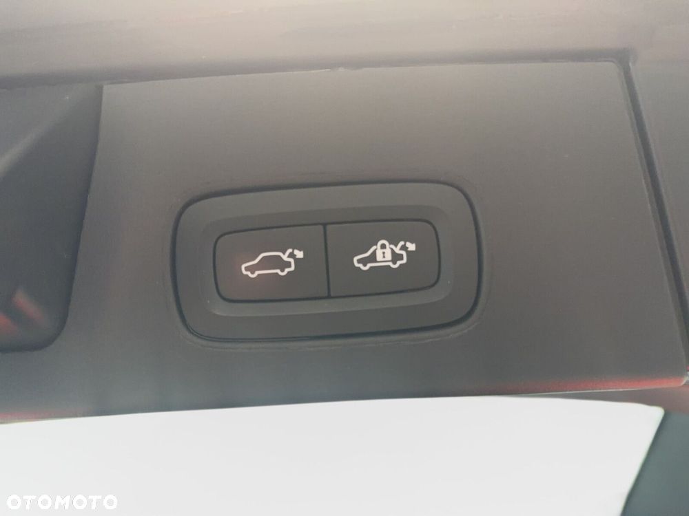 Volvo V90 Cross Country - 18