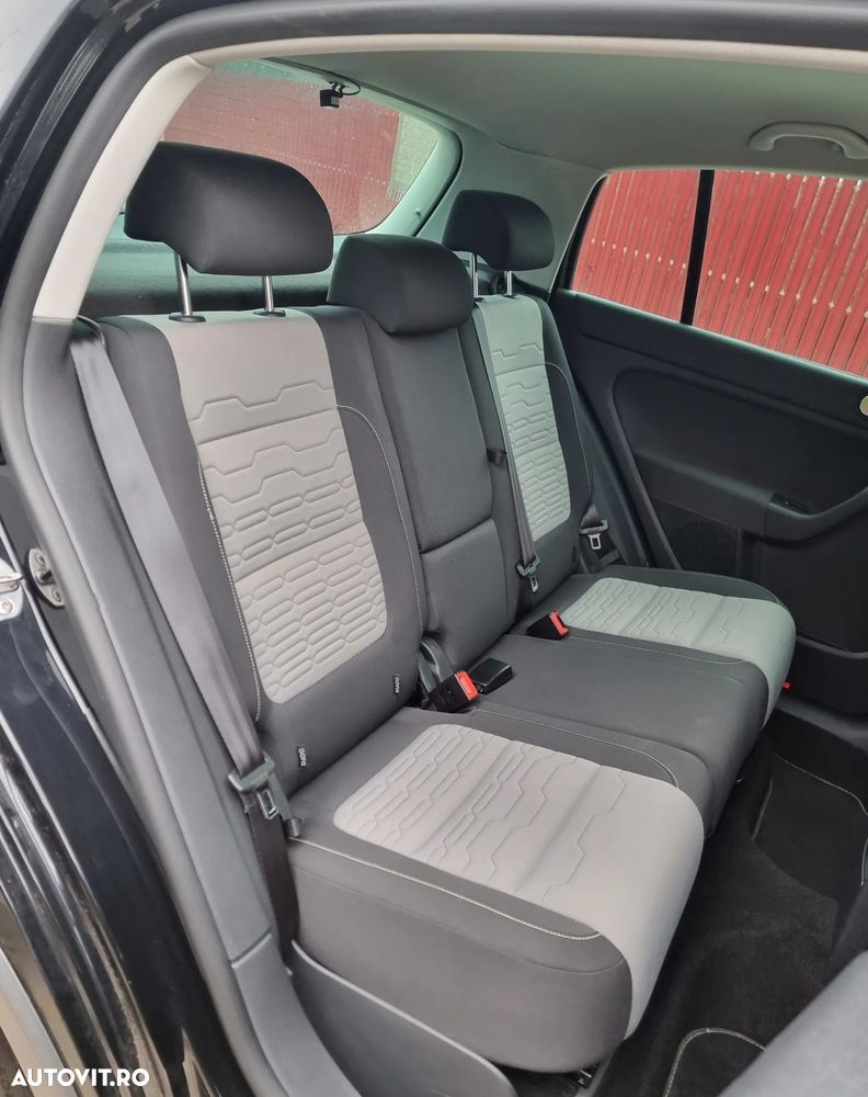 Volkswagen Golf - 10