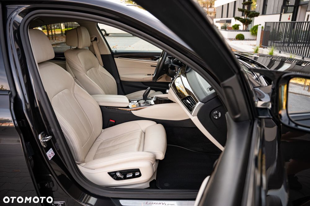 BMW Seria 5 530e iPerformance xDrive Luxury Line sport - 9