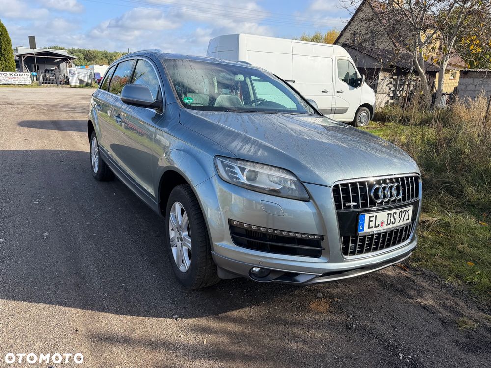 Audi Q7 2011 photo 2