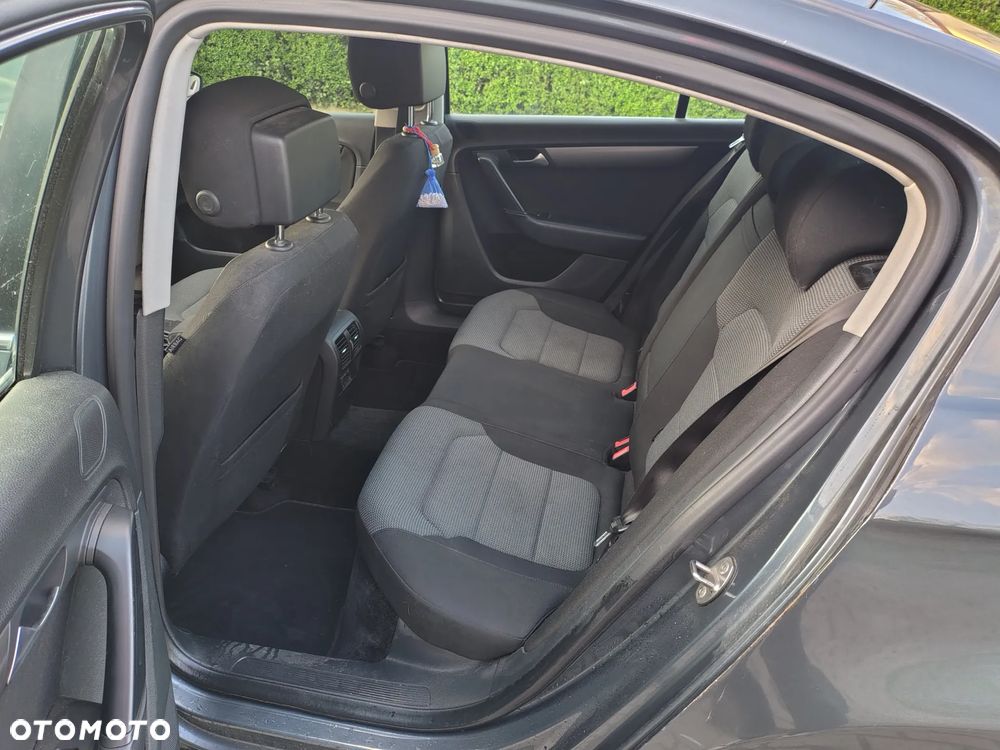 Volkswagen Passat - 10
