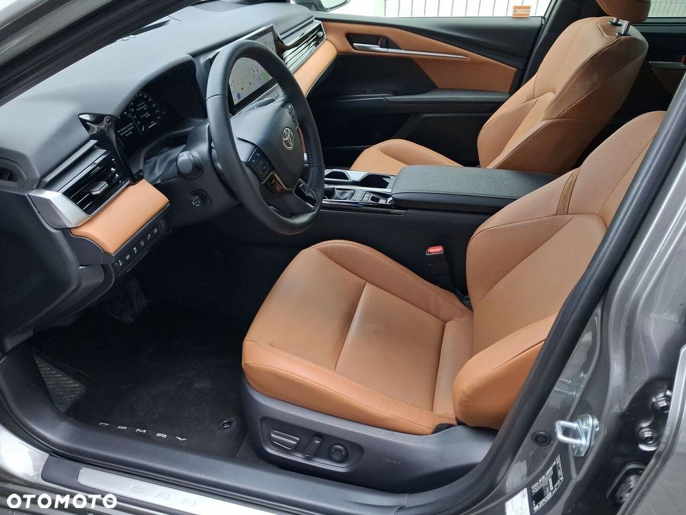 Toyota Camry - 17