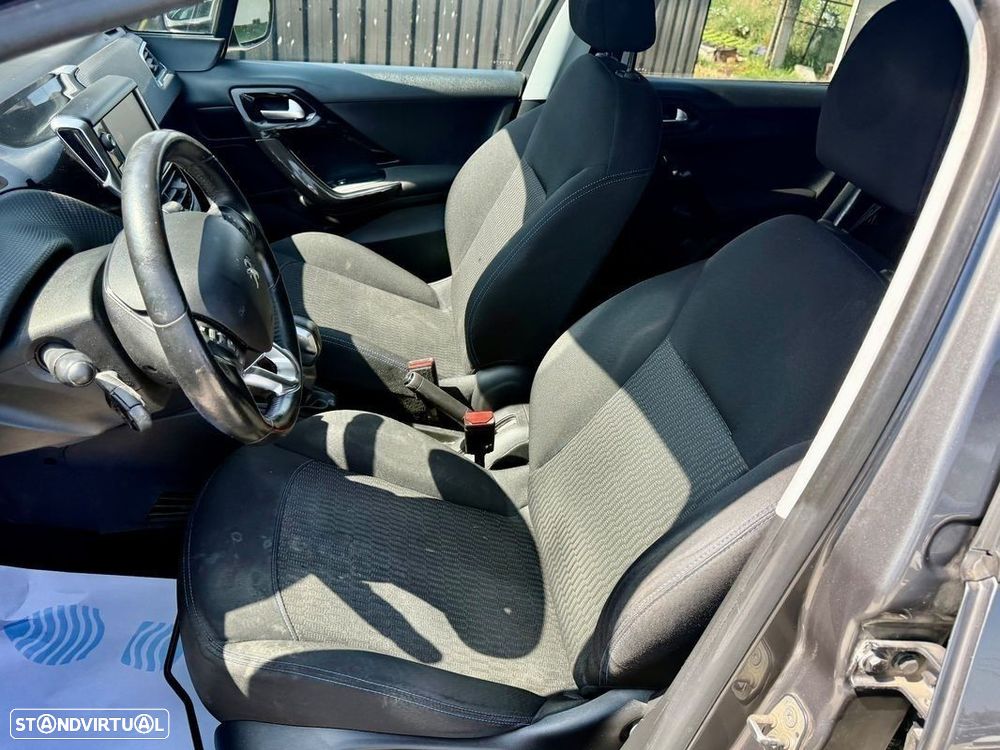 Peugeot 208 1.2 PureTech Style - 8