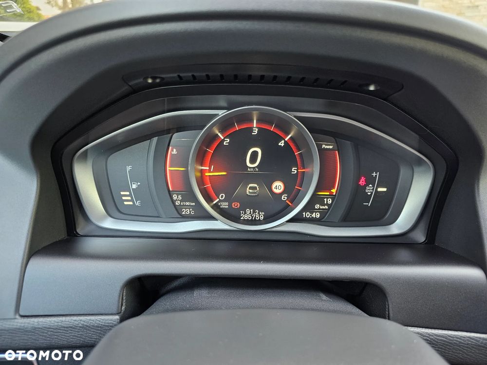 Volvo XC 60 D4 Momentum - 28