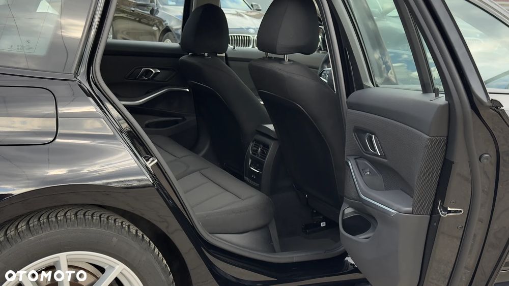 BMW Seria 3 318i Business Edition - 14