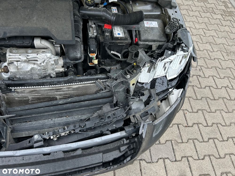 Peugeot 208 - 28