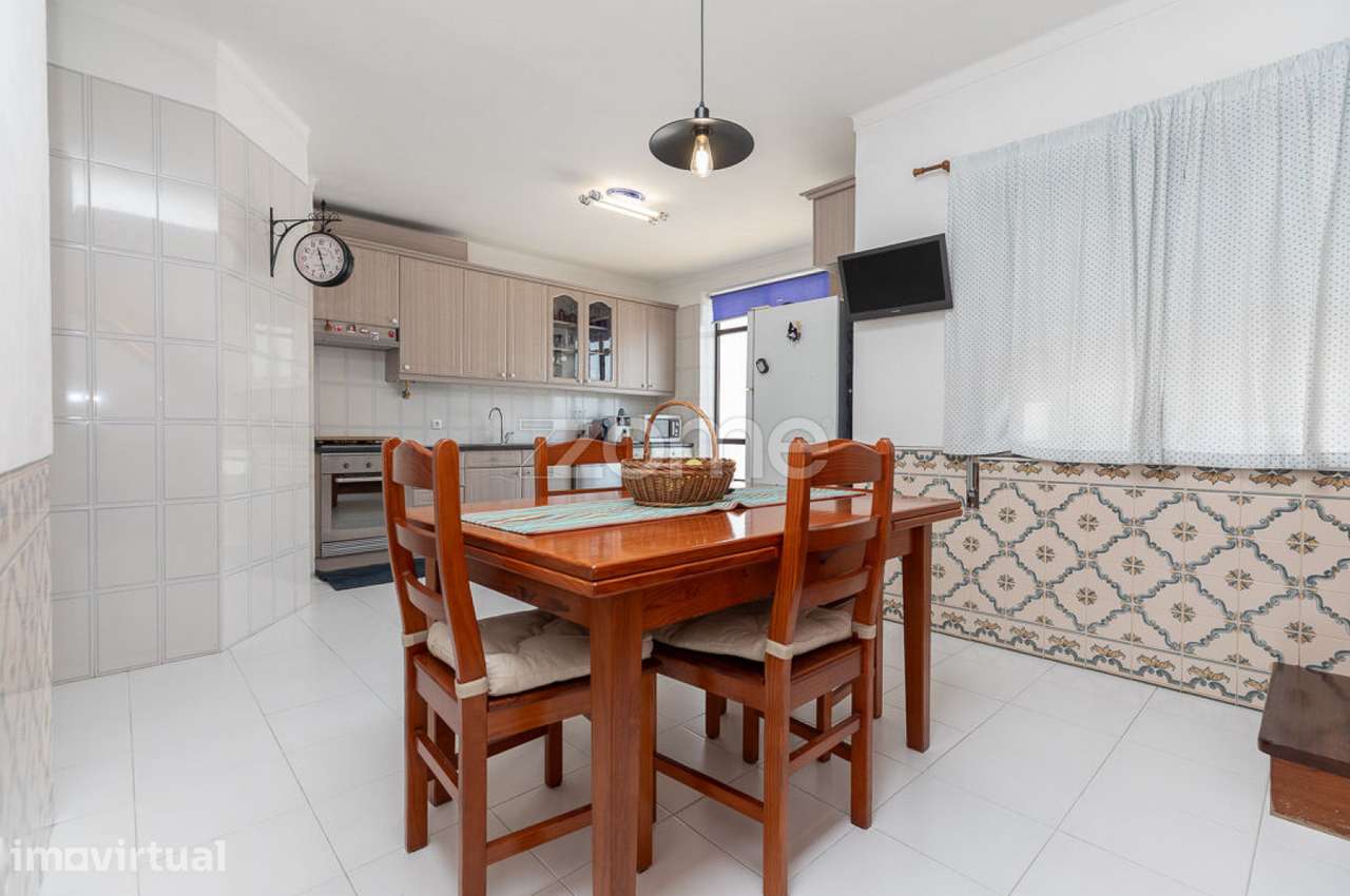 T3 DUPLEX COM 220 M² | GARAGEM PARA 2 CARROS | LOGRADOURO | PEDRULH... - Grande imagem: 2/43