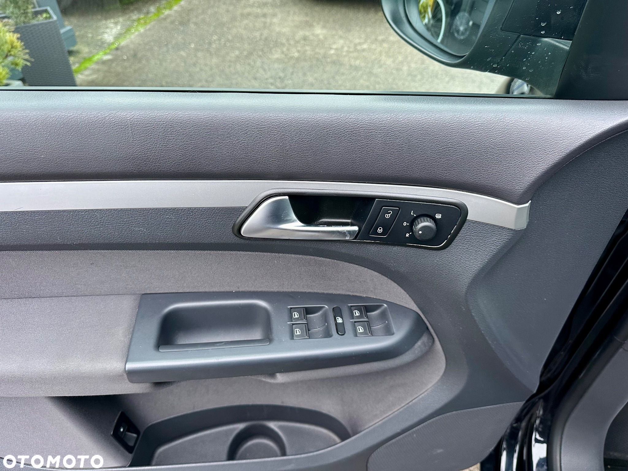 Volkswagen Touran 1.6 TDI DPF BlueMot Trendline - 25
