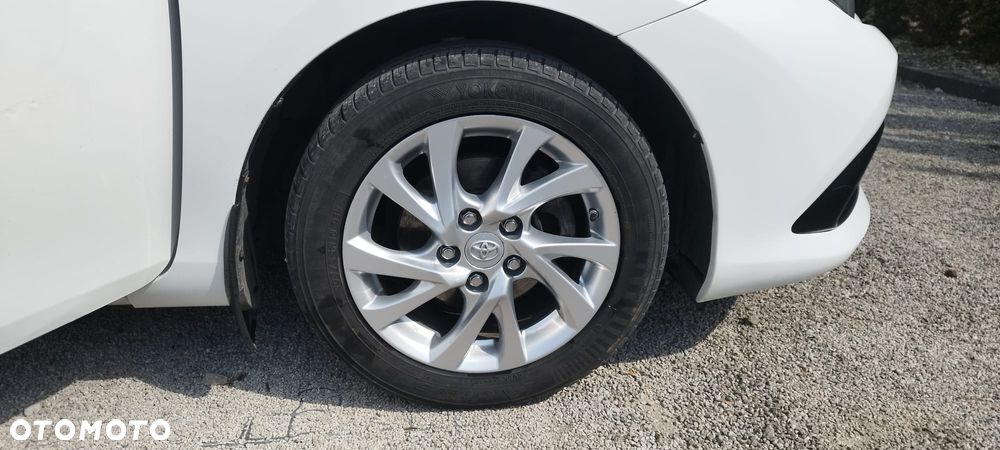 Toyota Auris - 10