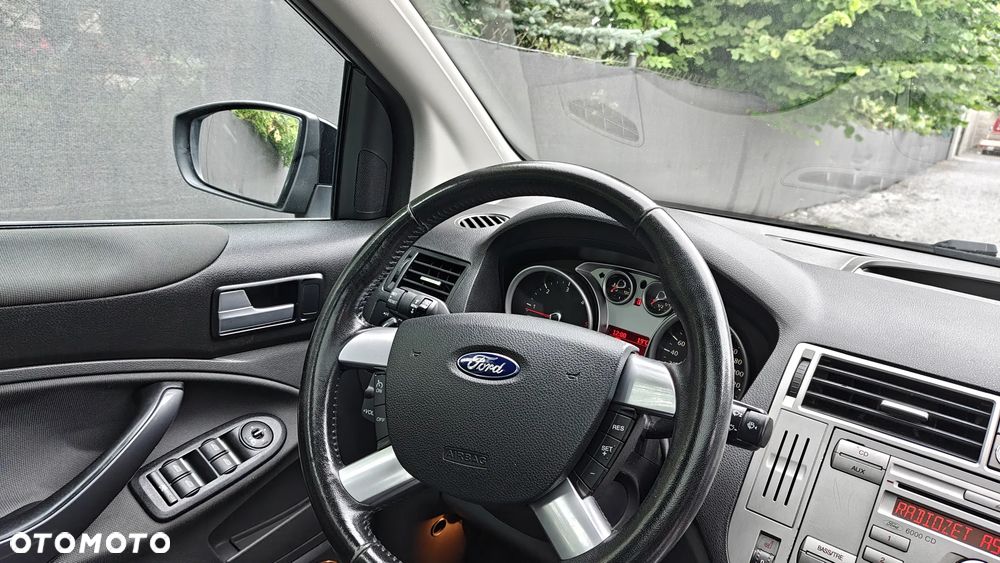 Ford Kuga - 25