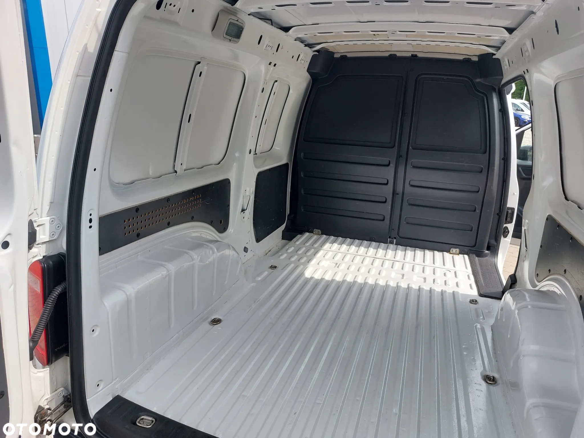 Volkswagen Caddy 2.0 TDI Comfortline - 16