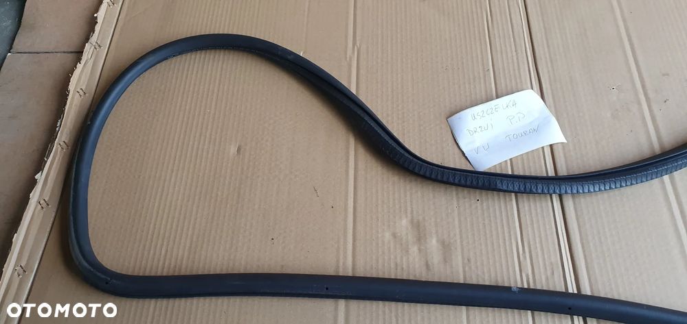 Uszczelka drzwi prawy przód przednia prawa VW Touran 1T0867911D - 2
