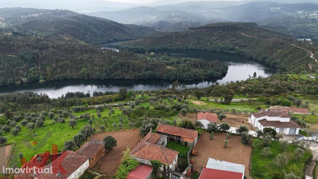 Moradia T4 com terreno com vista para o Rio Alva - Grande imagem: 4/30