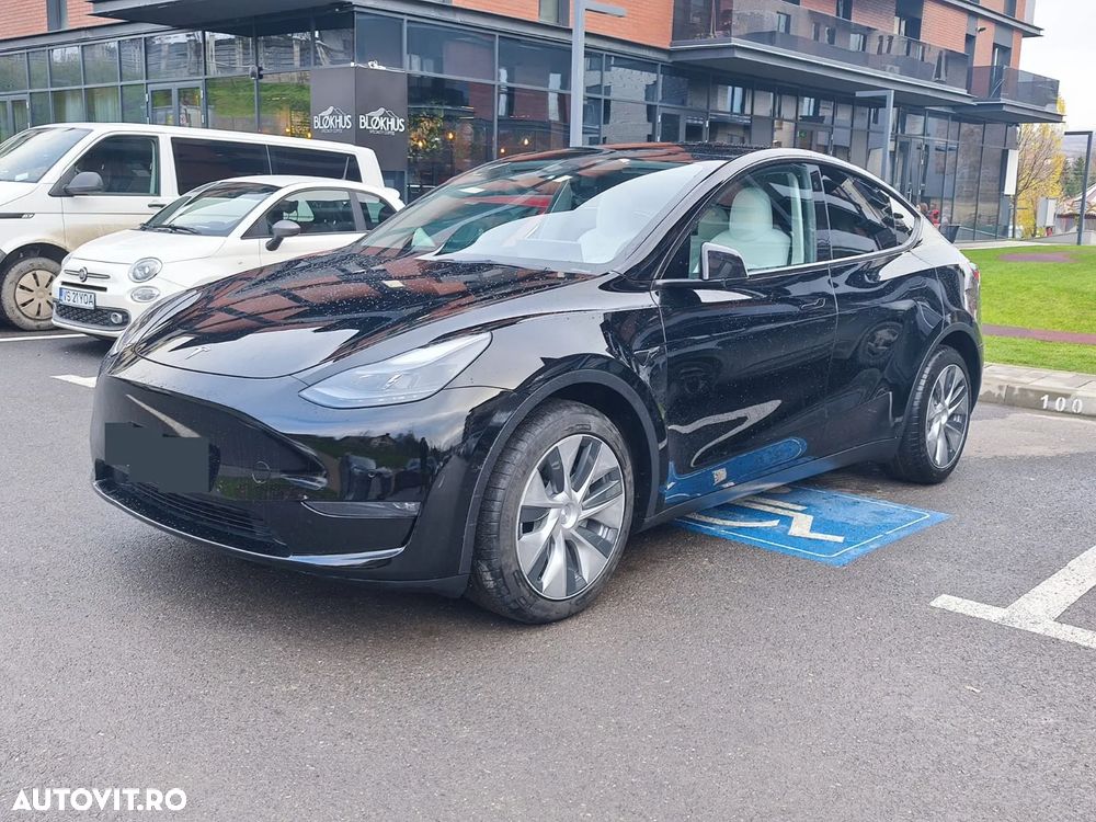 Tesla Model Y - 7