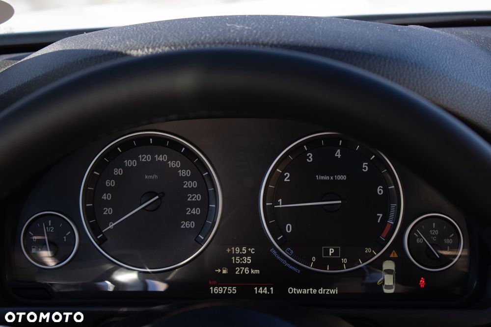 BMW Seria 5 528i xDrive - 12