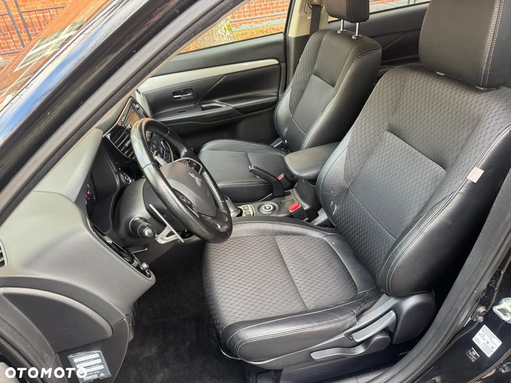 Mitsubishi Outlander 2.0 4WD Plus - 21