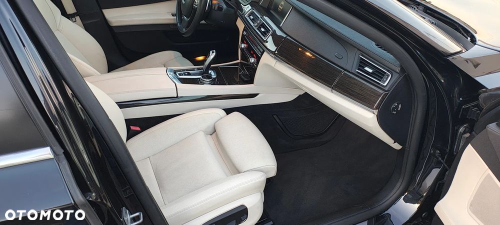 BMW Seria 7 740d Edition Exclusive - 33