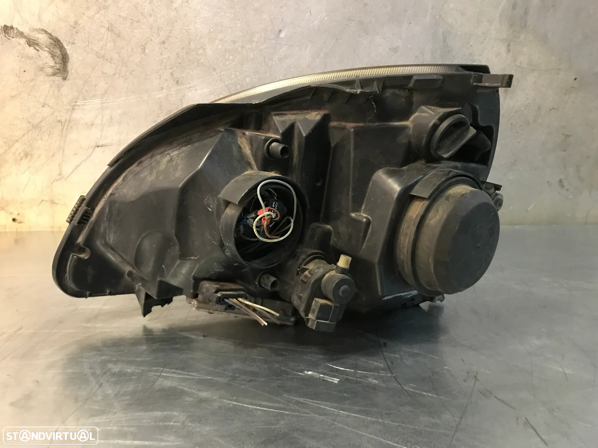 ÓTICA / FAROL XENON RENAULT CLIO II - DIREITO (APOIOS PARTIDOS) - 3