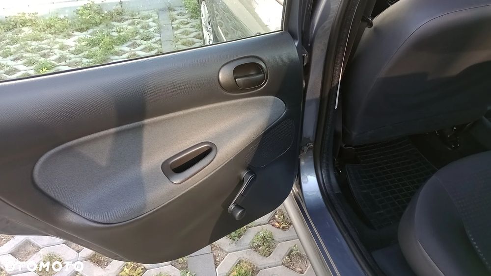 Peugeot 206 - 19
