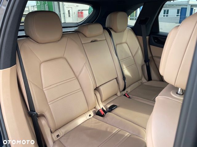 Porsche Cayenne Platinum Edition - 24