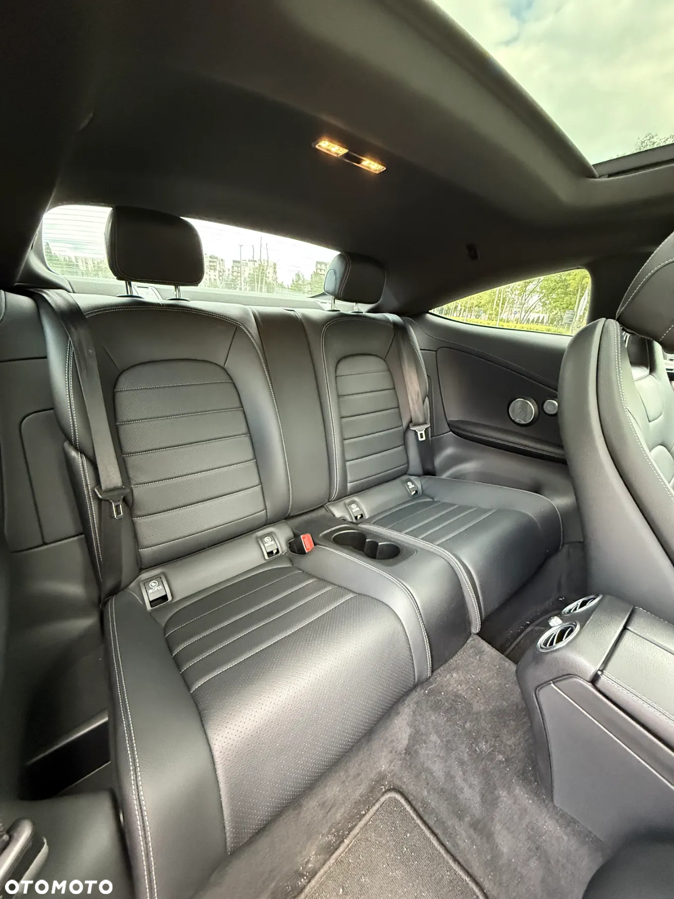 Mercedes-Benz Klasa C 300 Coupe 9G-TRONIC Night Edition - 16