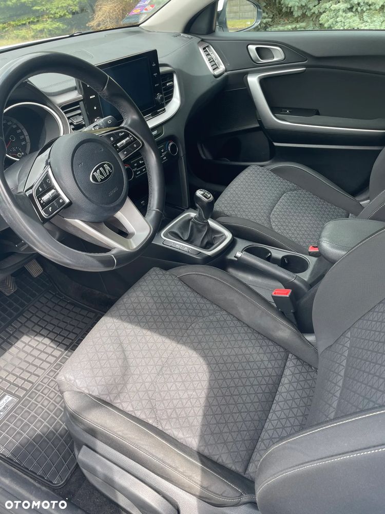 Kia Ceed 1.5 T-GDI M - 16