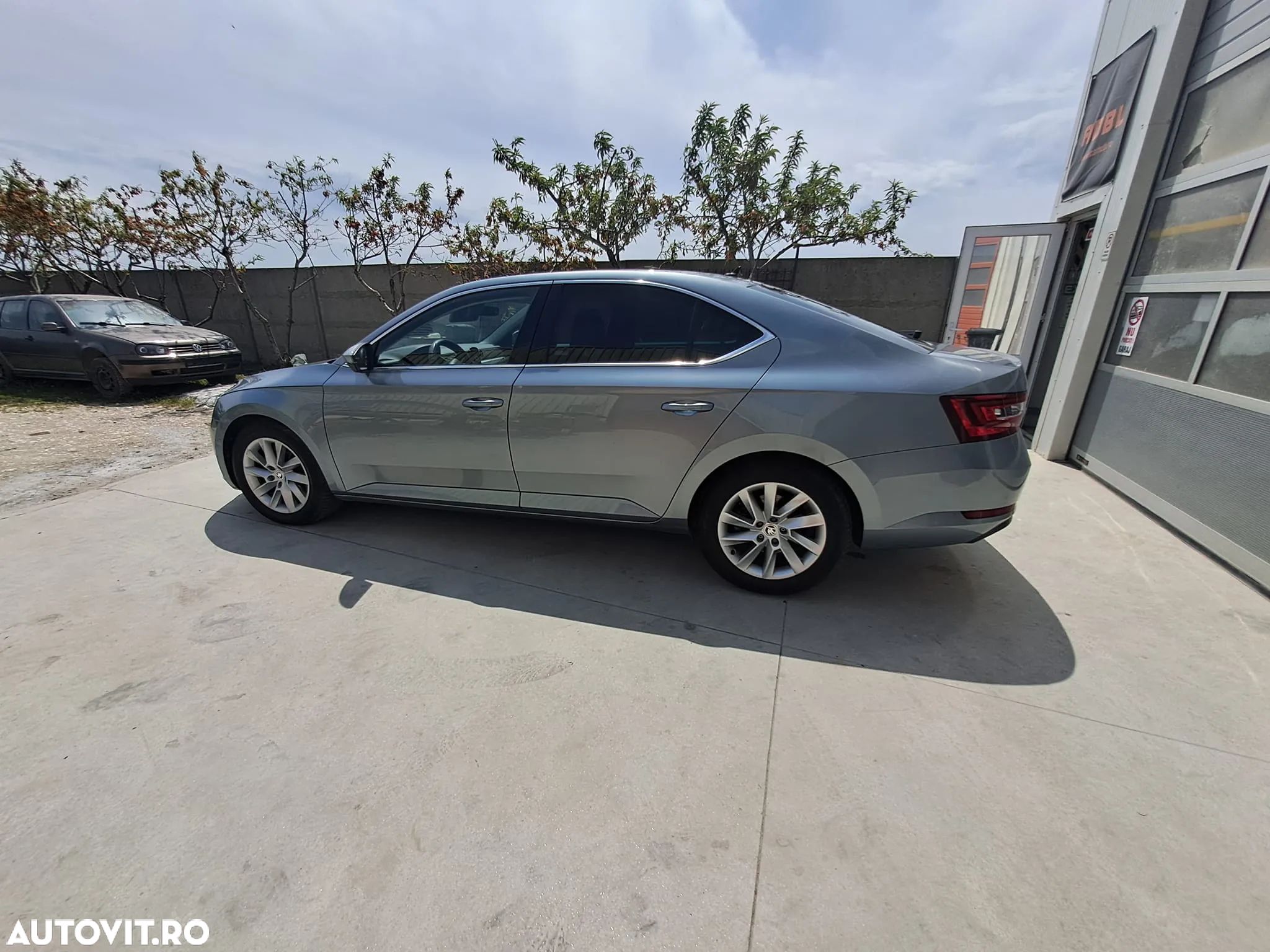 Skoda Superb 2.0 TDI DSG Style - 1