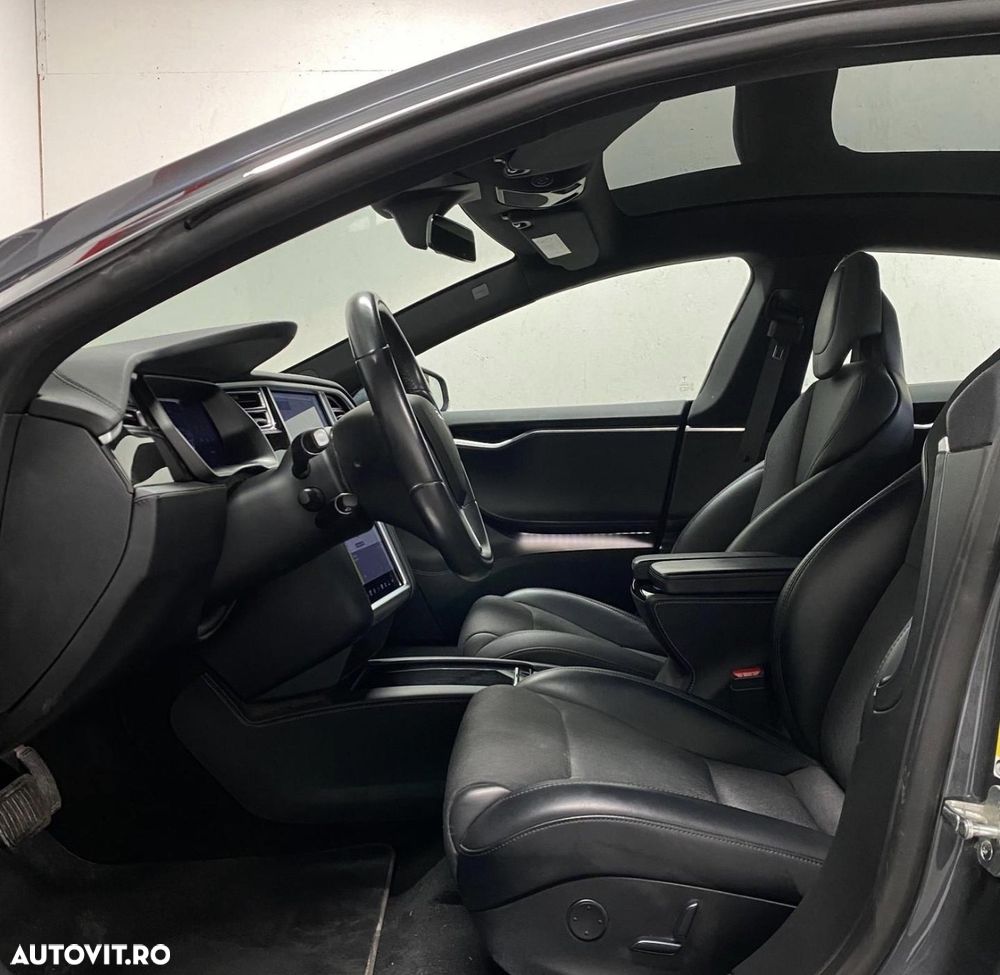 Tesla Model S - 7