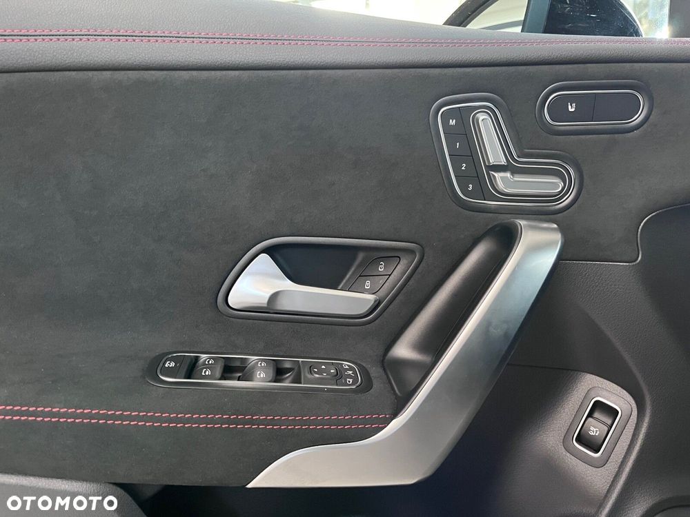 Mercedes-Benz CLA - 11