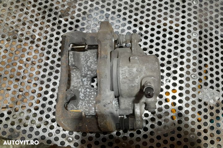 Etrier fata stanga Mercedes-Benz C-Class W204/S204/C204 [facelift] [2 - 4