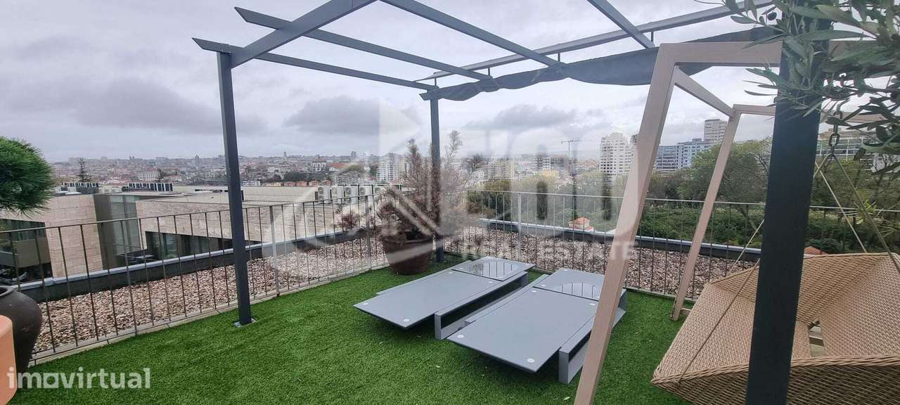 FANTÁSTICA PENTHOUSE COM GRANDE TERRAÇO COM VISTAS SOBRE O DOURO - Grande imagem: 2/60